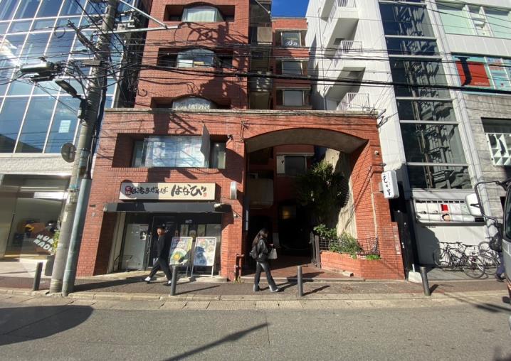 天神駅徒歩5分　天神西通り沿い繁華街中心地！希少居抜き物件！